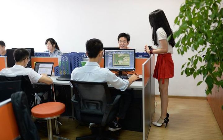 Okay, read the headline once again. Yes, I typed correct enough. The Internet companies in China are hiring “programming cheerleaders” to motivate their programmers.